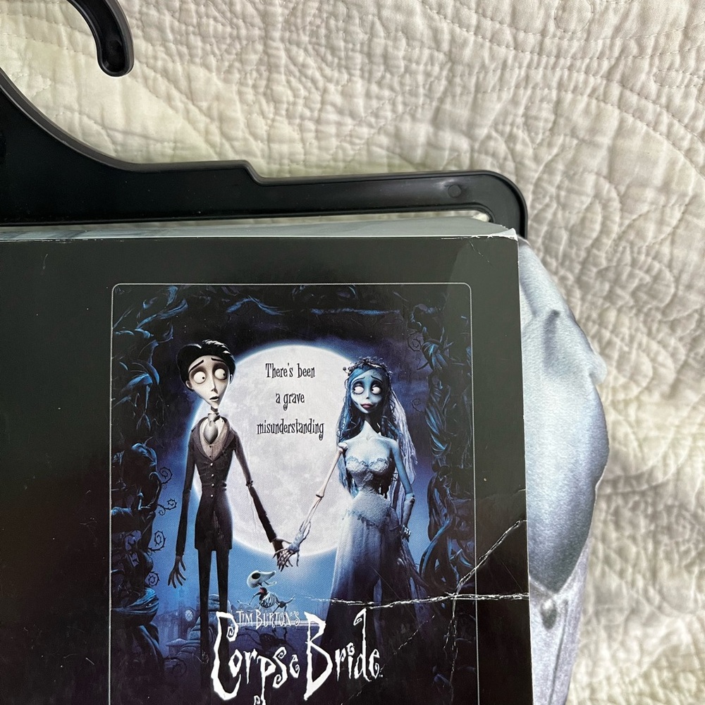 Corpse bride throw 50 x 60 new with tags great for Halloween - Picture 3 of 4